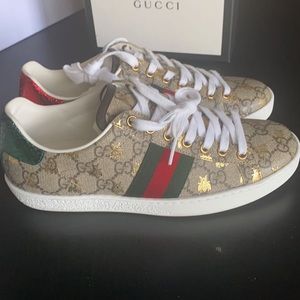 Women's Ace GG Supreme sneaker with bees.